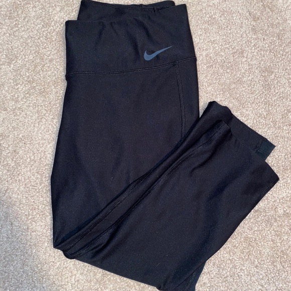 Nike Capri Leggings - Picture 2 of 2